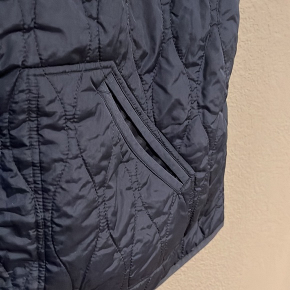 Old Navy quilted vest with zipper front - Picture 2 of 2